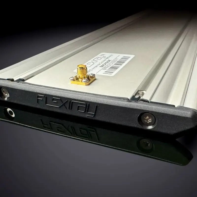 Just 14 mm thin, the rugged Flexiray SFR5 antenna combines compact form with easy VESA 75 quick mounting.